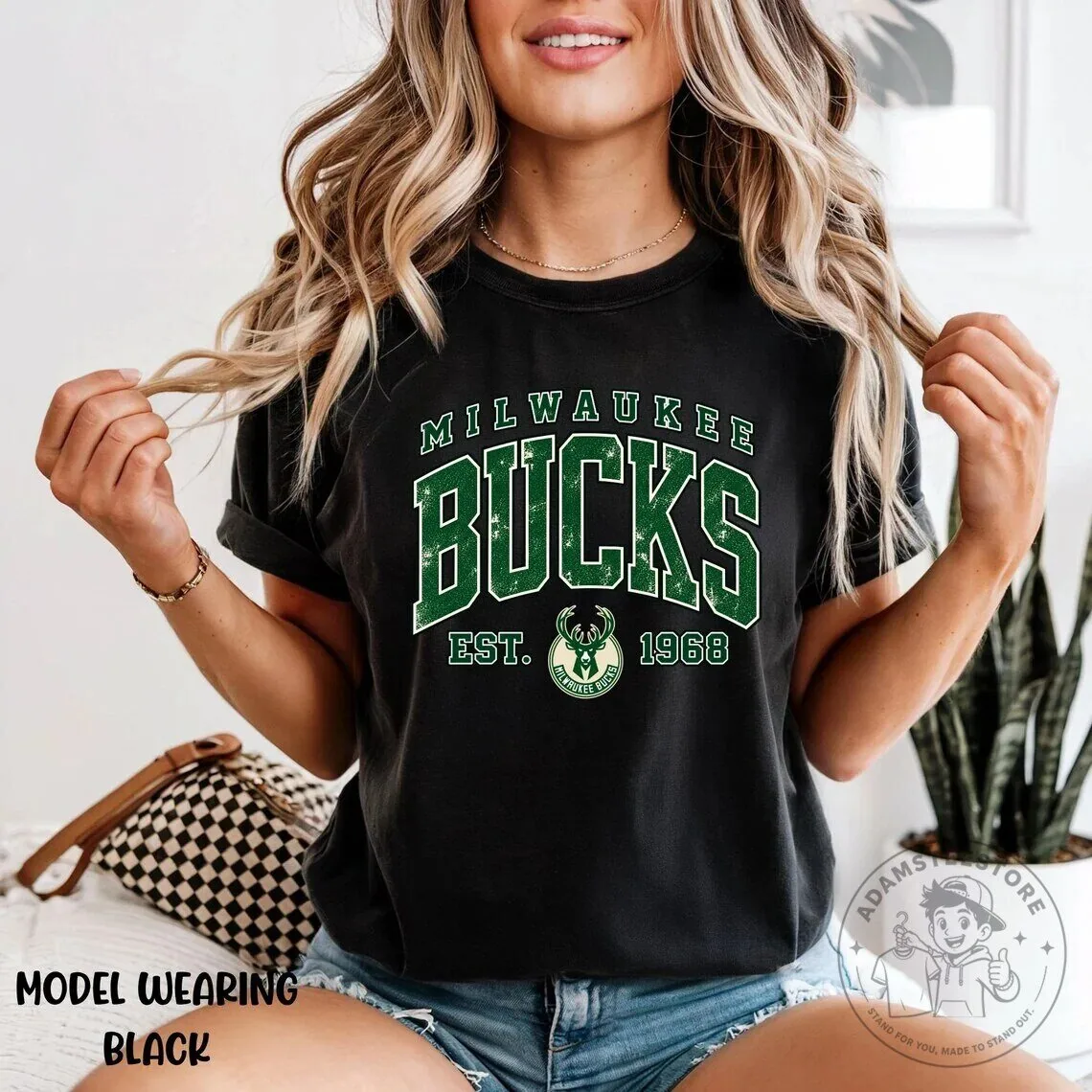 Milwaukee Bucks Distressed Logo NBA Basketball Team T-Shirt